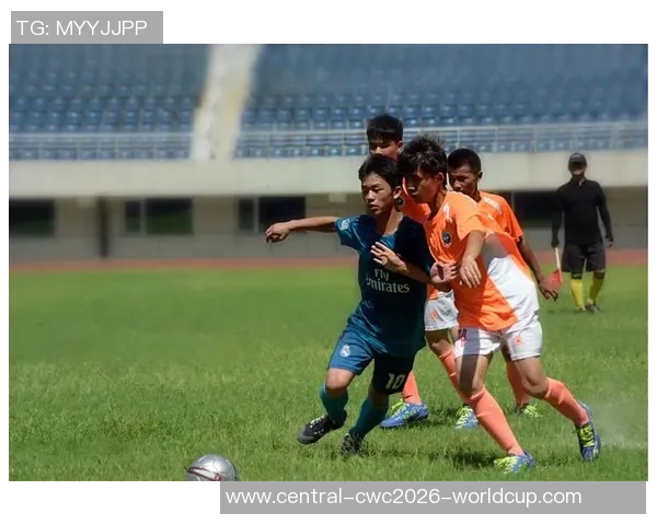 自由足球德克的传奇之路：从街头到赛场的梦想与坚持